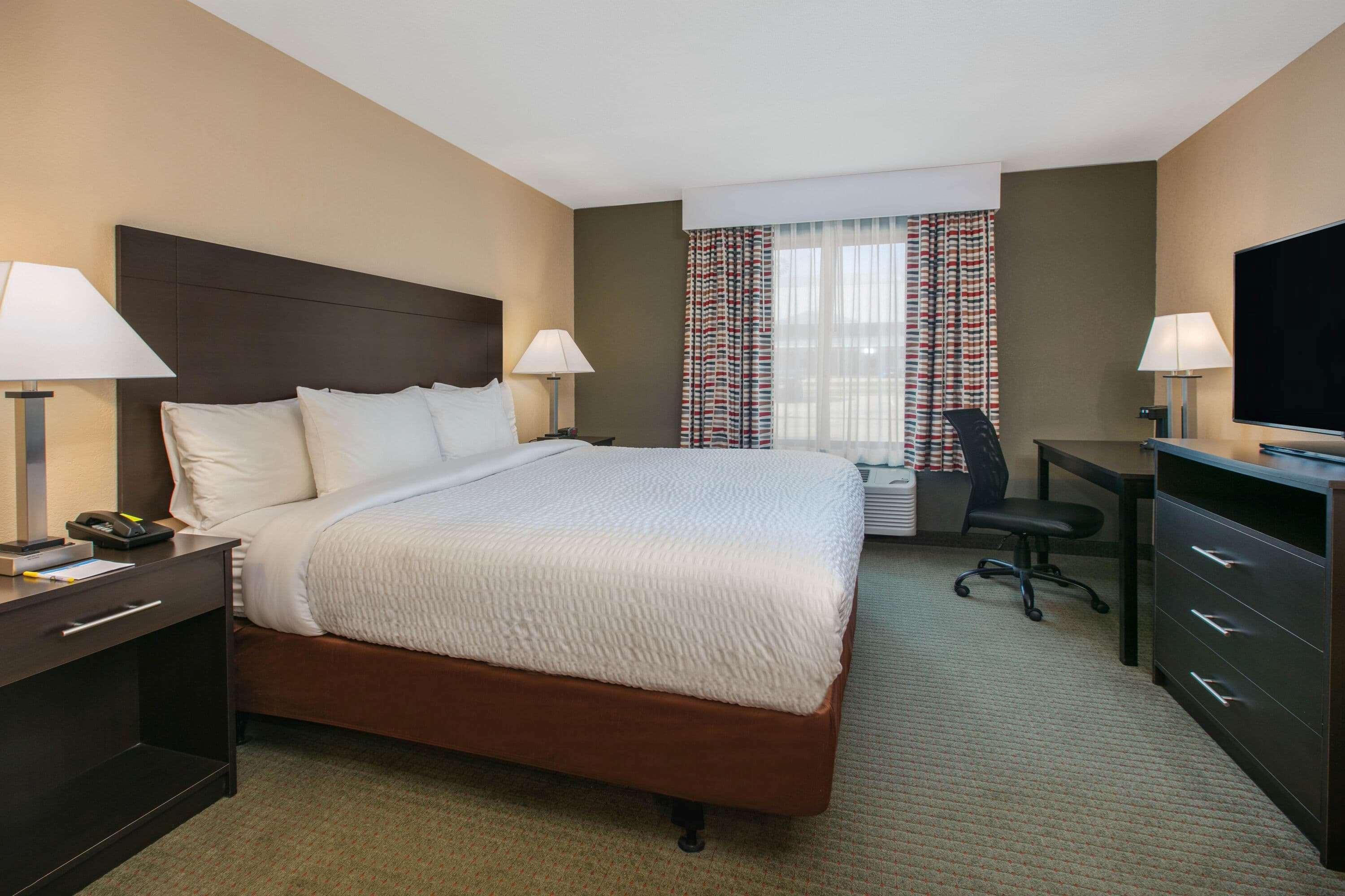 Days Inn & Suites By Wyndham Florence/Jackson Area Buitenkant foto