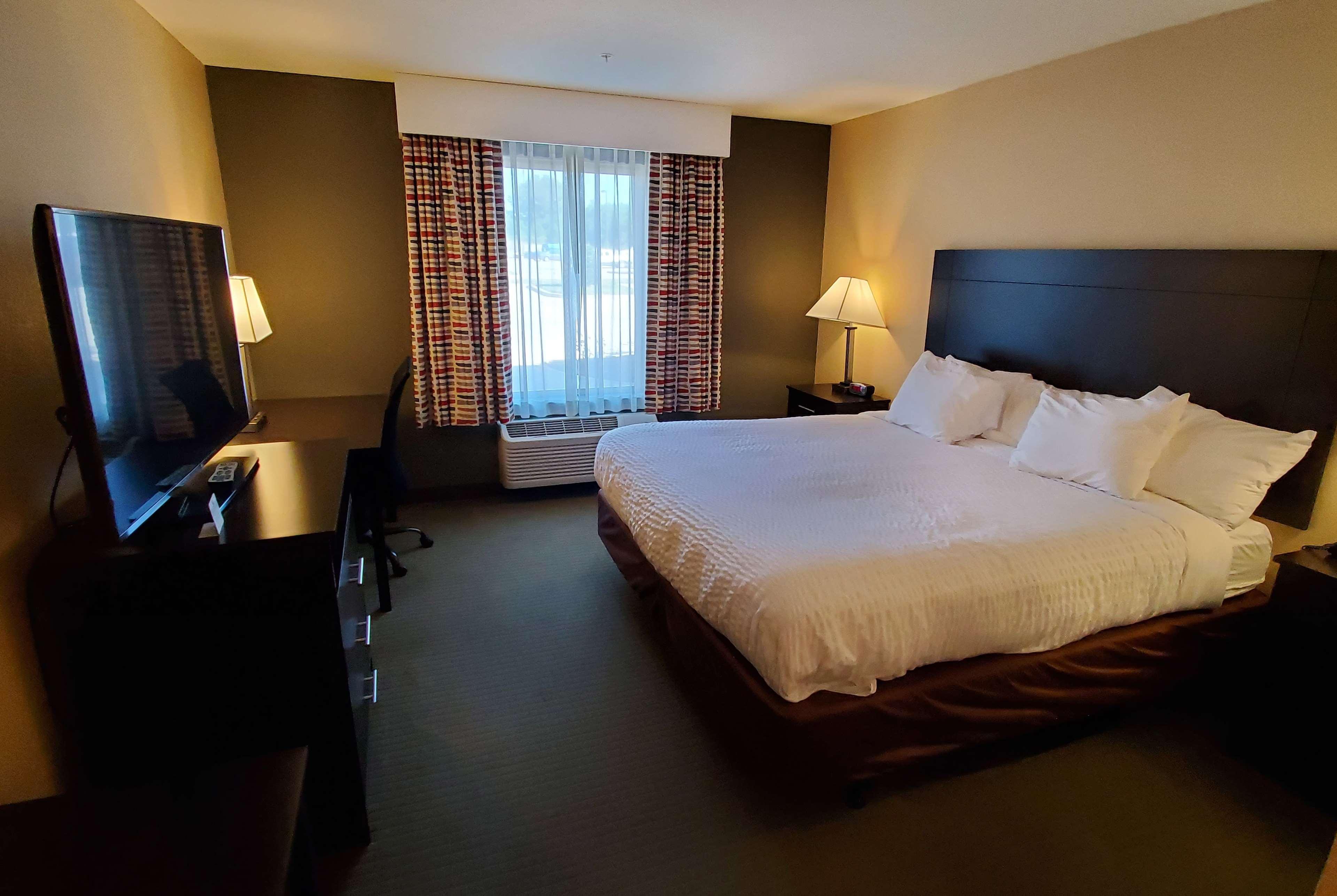 Days Inn & Suites By Wyndham Florence/Jackson Area Buitenkant foto