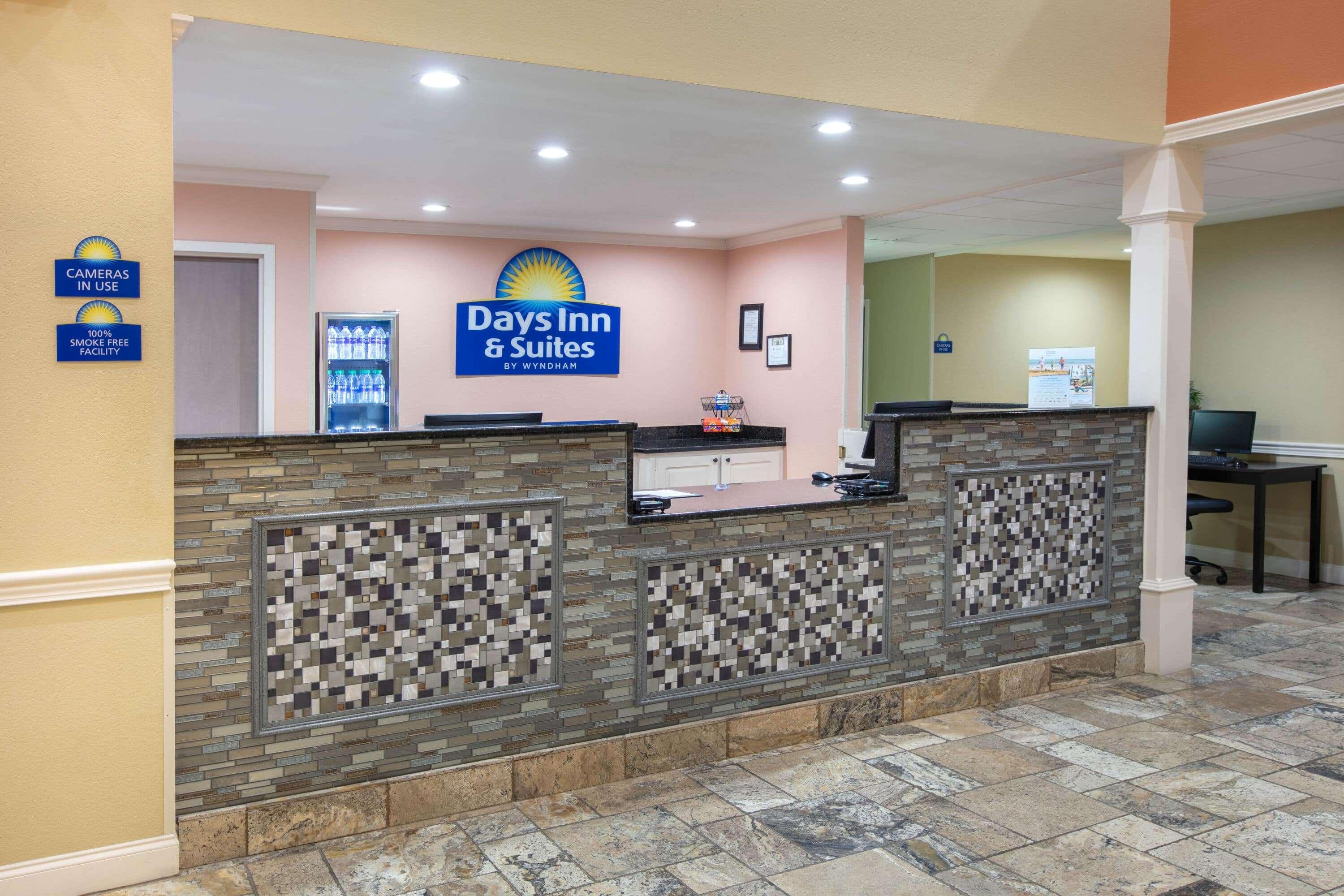 Days Inn & Suites By Wyndham Florence/Jackson Area Buitenkant foto