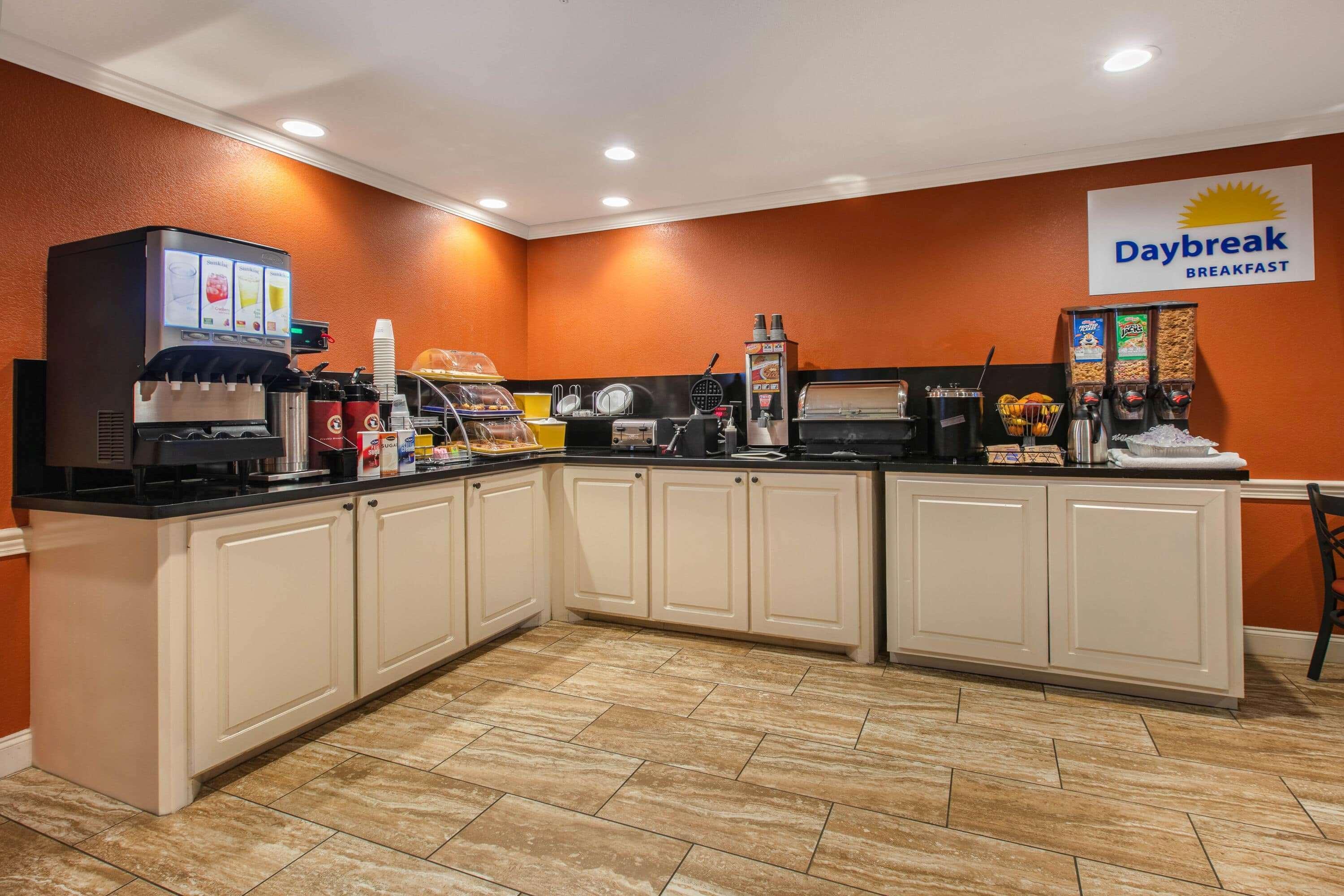 Days Inn & Suites By Wyndham Florence/Jackson Area Buitenkant foto