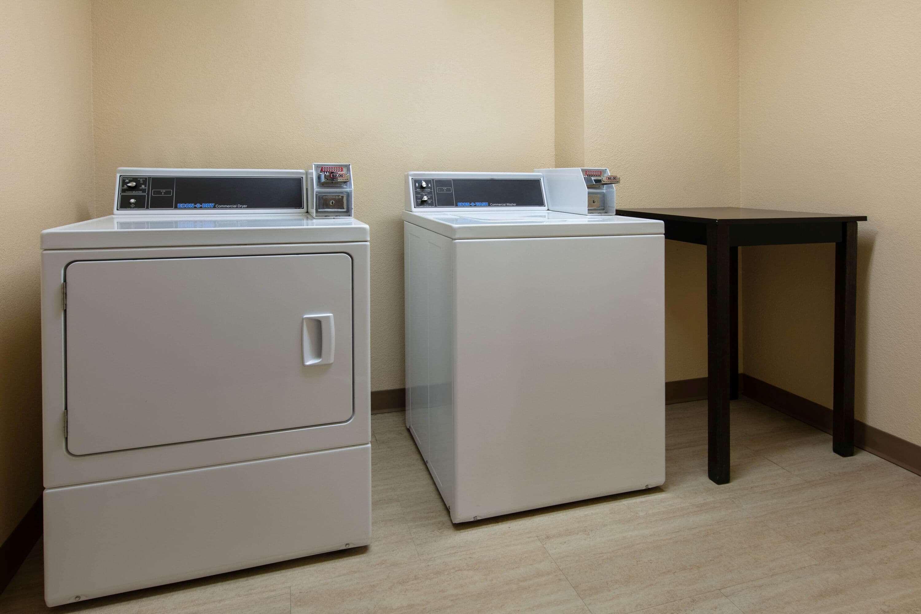Days Inn & Suites By Wyndham Florence/Jackson Area Buitenkant foto