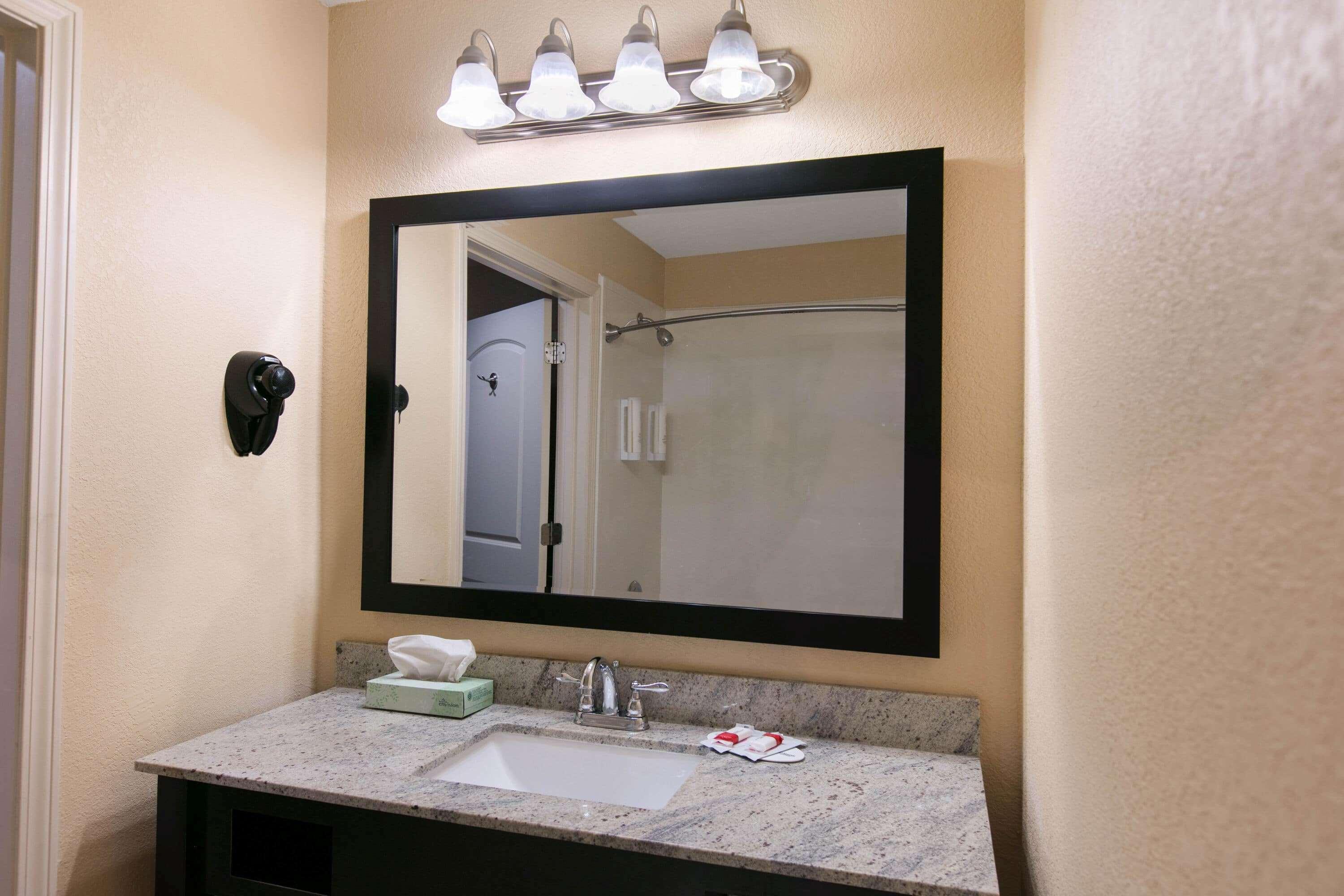 Days Inn & Suites By Wyndham Florence/Jackson Area Buitenkant foto
