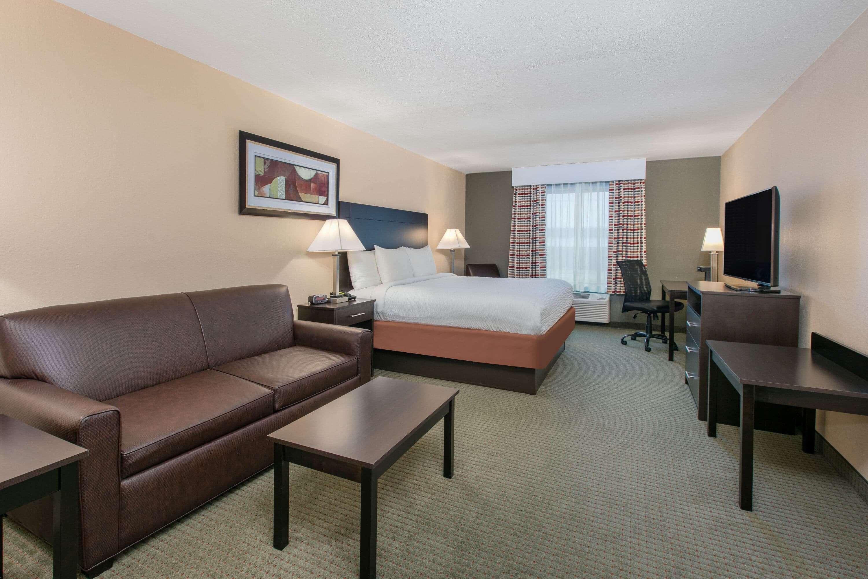 Days Inn & Suites By Wyndham Florence/Jackson Area Buitenkant foto