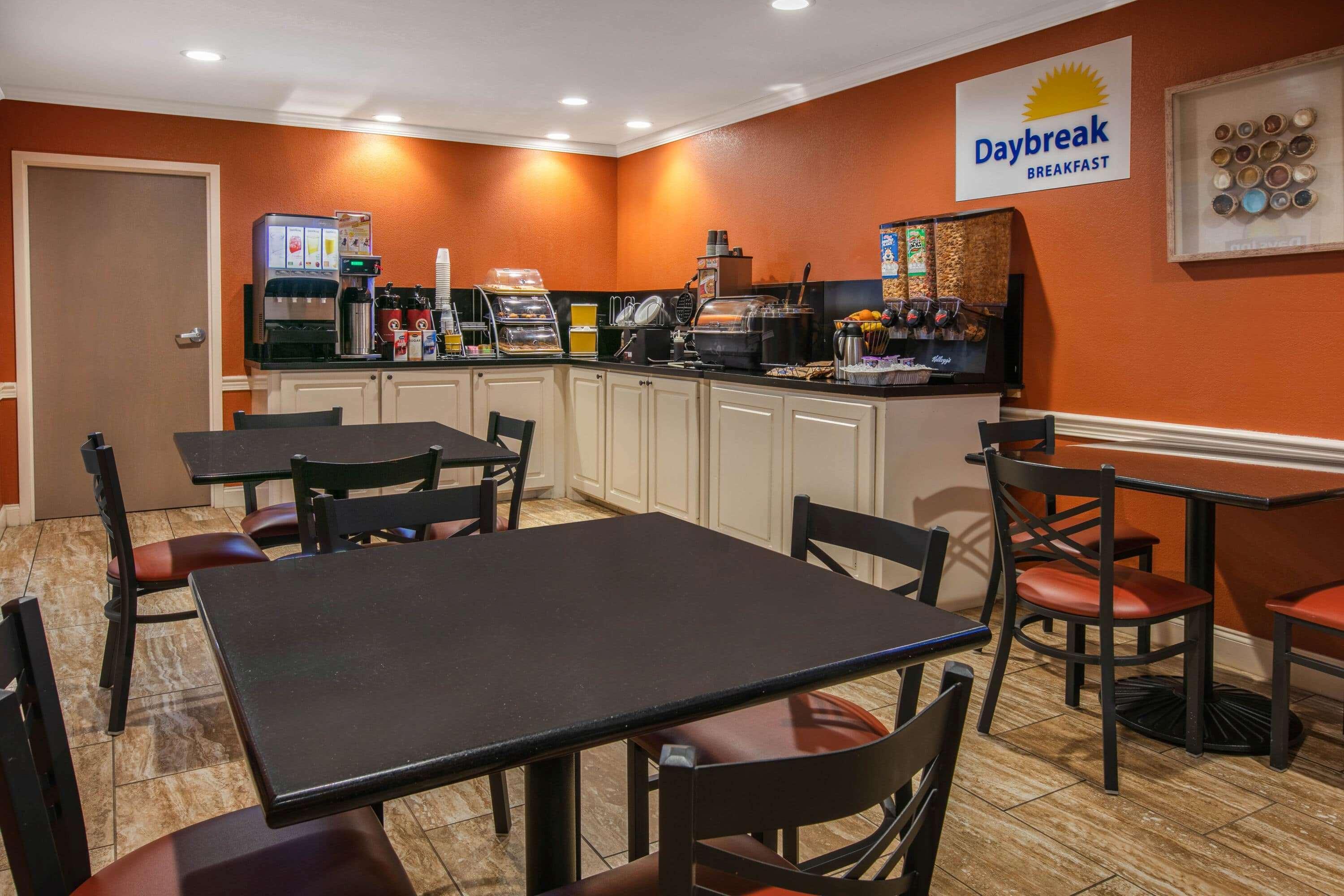 Days Inn & Suites By Wyndham Florence/Jackson Area Buitenkant foto