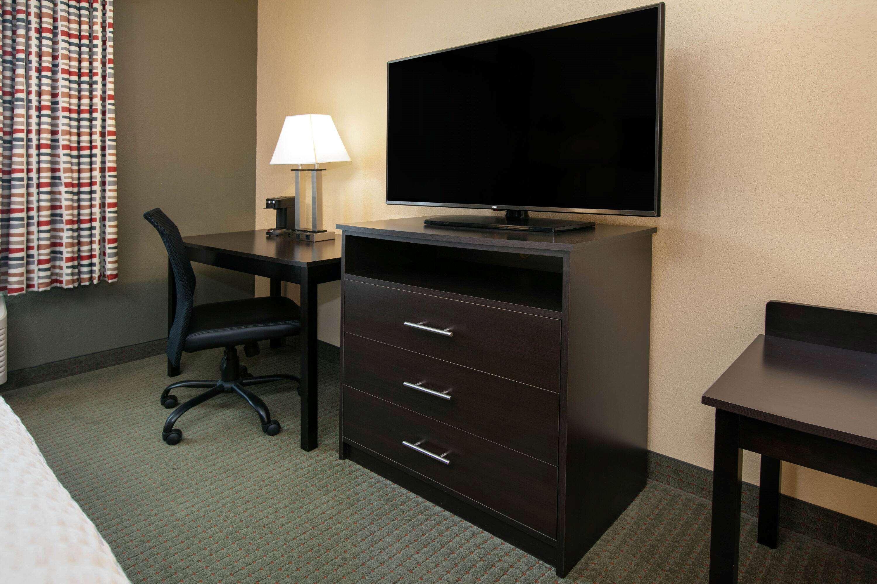 Days Inn & Suites By Wyndham Florence/Jackson Area Buitenkant foto
